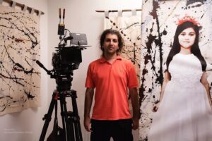 Parichehr Moshrefi Instagram - #🎬🎥 پشت صحنه فیلم کوتاه #تنهایی_سه_نفره_👪 

.🔺♦️ورق بزنییید♦️🔻

کارگردان و تهیه کننده: @mohammadreza.khaandaani 
.
مدیر تولید و برنامه ریز: @arashjahangirioriginal 
.
#دستیار_تولید و برنامه_ریز : @fatememadadiofficial 🔺

بازیگران؛
 @arashjahangiriofficial 👨‍👩‍👧
👨‍👩‍👧 @parichehrmoshrefi6 
@aseenat93 👨‍👩‍👧
.
عکاس: #📷 @hosseingolestan.official 

طراح صحنه و لباس: @solmaz.amirsadeghi 
🪩🪄🖼🪑🪞🪟⚱️🪡👘🎬
.

.
.
#فیلم #فیلم_کوتاه #تنهایی_سه_نفره_👪 #پریچهر_مشرفی #آرش_جهانگیری #محمدرضاخاندانی  ##تنهایی_۳نفره