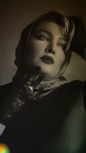 Parichehr Moshrefi Instagram - ❗️خیلی وقته منتظرم منتظرم٫ بسه..
خسته شدم خسته شدم خسته…🎴
.,
Photo by:
@parham.bozorgzade_artwork 📷
.
@art.work.arash 📸