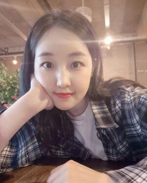 Park Bo-Mi Instagram - #치통샷
아님사진못찍..🤭