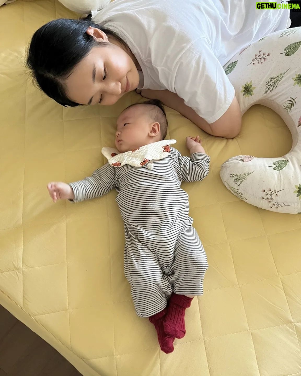 Park Bo-Mi - 1.2K Likes - 사소한 것 하나에도
그저 감사하고 소중하고
즐겁고 행복한 요즈음✨️
모든 것이 은혜임미댜🤍
하루 하루 기쁜 마음으로 씩씩하게
살아가고 있는 엄빠를 보면서
우리 띠모니도 많이 많이 행복하겠쥬?💕
감사합니다 하나님 🙏