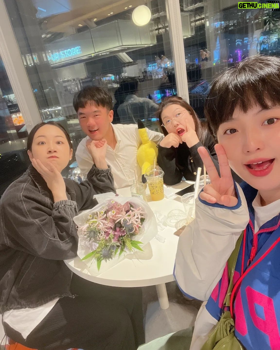 Park Bo-Mi - 1.2K Likes - 사소한 것 하나에도
그저 감사하고 소중하고
즐겁고 행복한 요즈음✨️
모든 것이 은혜임미댜🤍
하루 하루 기쁜 마음으로 씩씩하게
살아가고 있는 엄빠를 보면서
우리 띠모니도 많이 많이 행복하겠쥬?💕
감사합니다 하나님 🙏