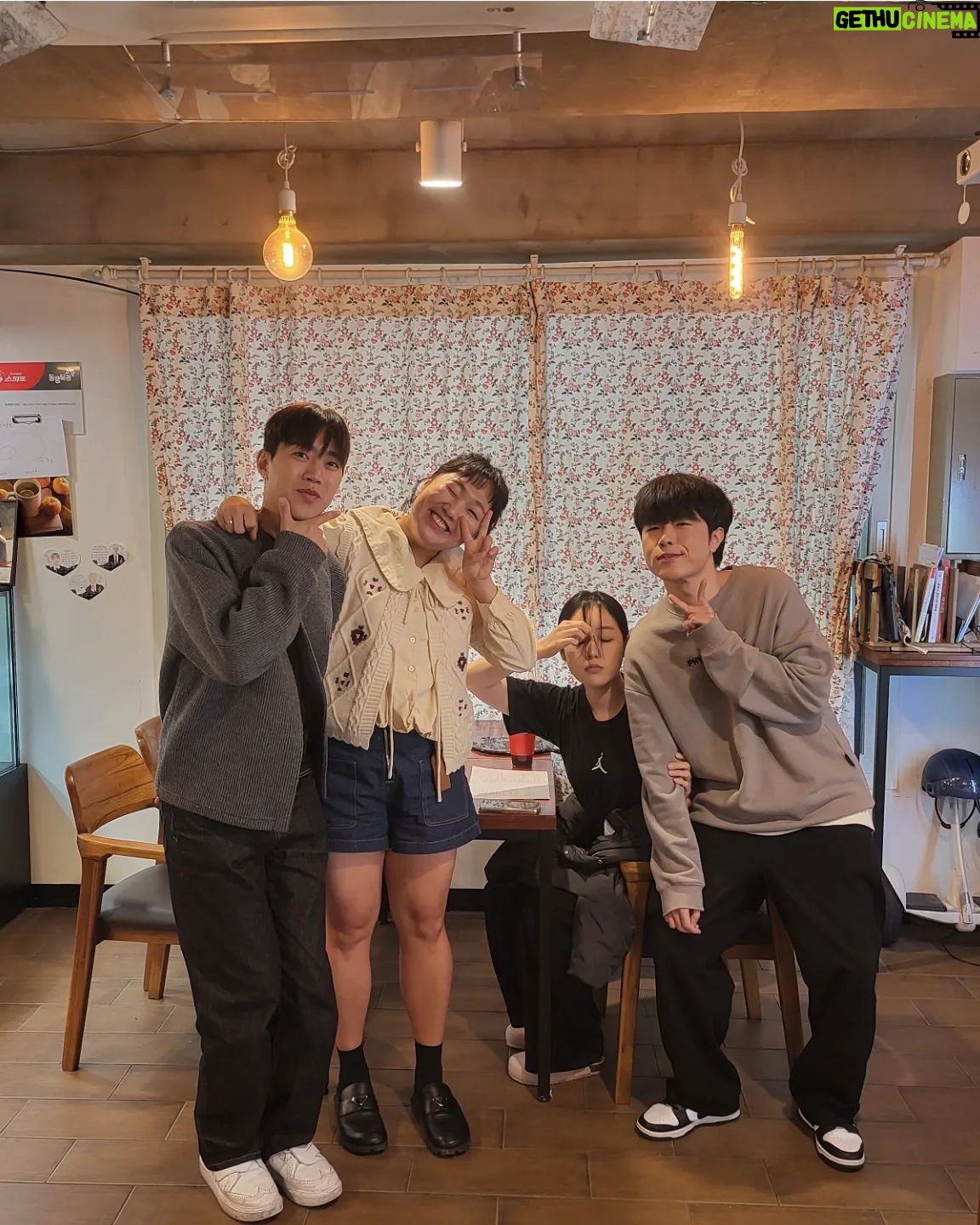 Park Bo-Mi - 1.2K Likes - 사소한 것 하나에도
그저 감사하고 소중하고
즐겁고 행복한 요즈음✨️
모든 것이 은혜임미댜🤍
하루 하루 기쁜 마음으로 씩씩하게
살아가고 있는 엄빠를 보면서
우리 띠모니도 많이 많이 행복하겠쥬?💕
감사합니다 하나님 🙏