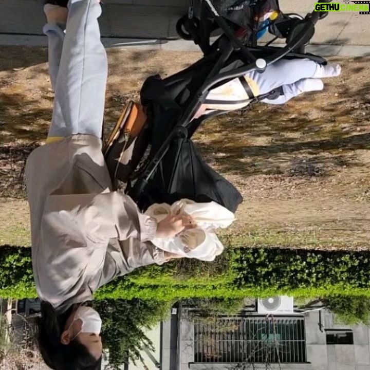 Park Bo-Mi - 1.5K Likes - 쪼꿈 있으면 우리 띠모니 천사된 지 일년째 되는 날이네👼
주일 저녁예배 마치고 띠모니 사진 보면서 걷기 운동🥹
시몬아 엄마 아빠가 정말 많이 보고싶고 안고싶어!
고맙고 사랑해🤍 천국에서 만나자🙏✨️