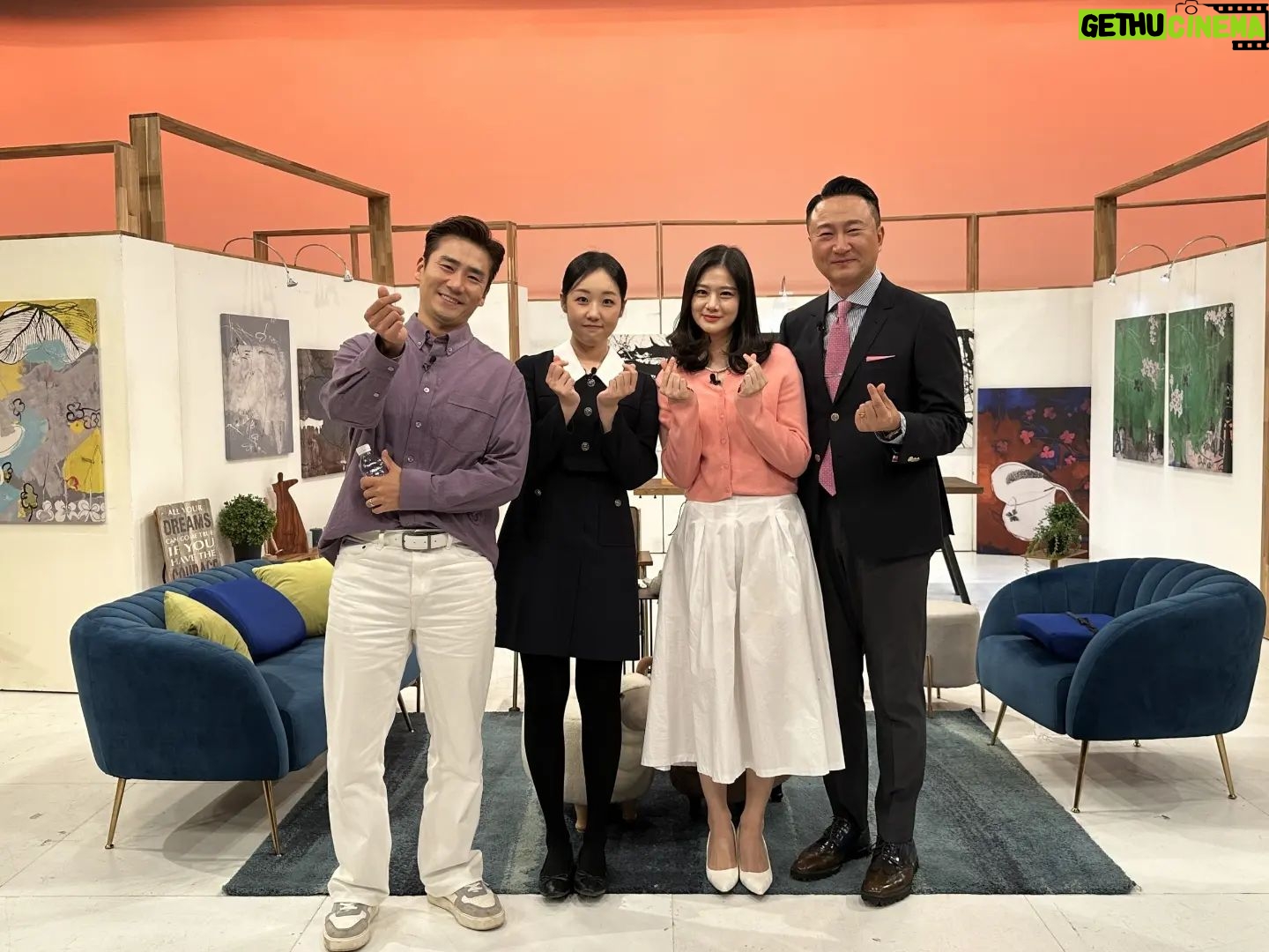 Park Bo-Mi - 1.2K Likes - 정말 많이 설레고 너무너무 떨렸던
#새롭게하소서
단 한 사람이라도 저의 이야기를 통해
위로받고 힘을 얻을 수 있기를
간절히 기도합니다🙏
잔뜩 긴장해서 거의 로보트였지만요오..
정말 은혜 가득한 시간이었습니다🤍
새롭게 하소서 유튜브 채널에서 보실 수 있어요!