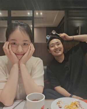 Park Bo-Mi Instagram - 울띠모닝
천국으로떠난지
100일째되는날✨️
엄빠할무니이모
기도열심히하고
빕스뿌심
사랑해박시몬🤍