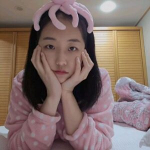 Park Bo-Mi Instagram - 엄마가사준잠옷🩷
수지찡이사준문어머리띠🐙
내맘에쏙🌸