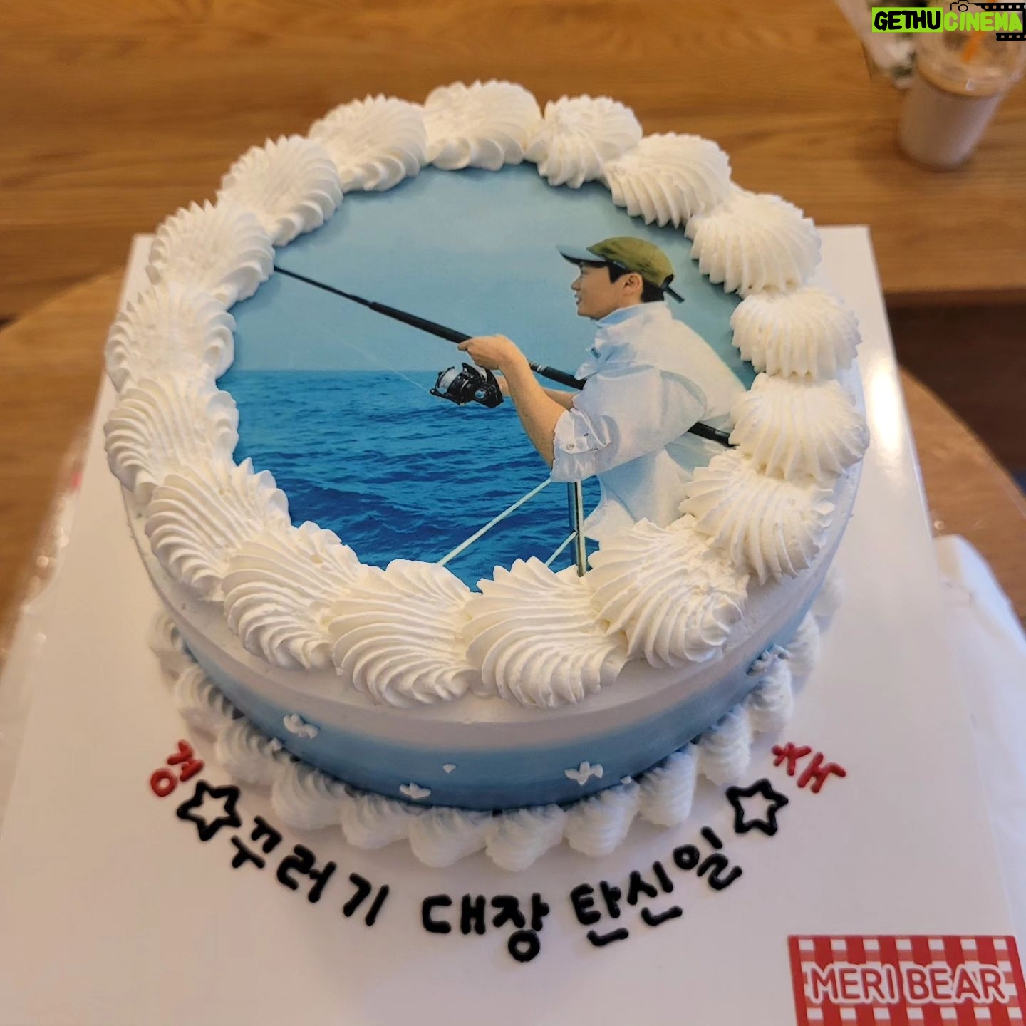 Park Byung-eun - 12.9K Likes - 몇일전 생일까페 열어준 우리팬들 너무 고마워요~
잊지못할 생일이 될꺼에요~
덥고 습한데 건강 조심들해요
항상 고마운 우리 꾸러기들~!!