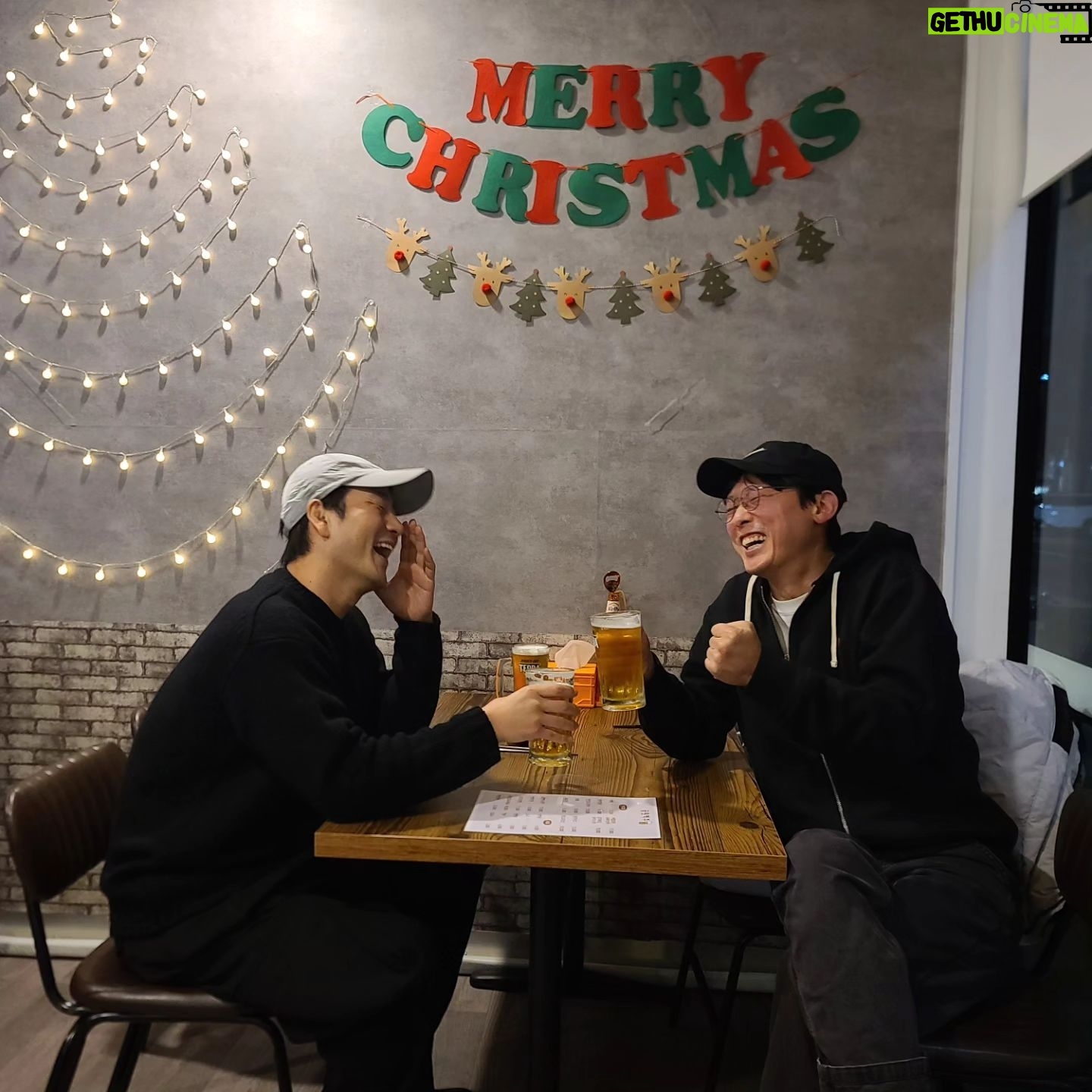 Park Byung-eun - 11.6K Likes - 얼마전 집앞에서 해수랑 호프한잔
영화 '로비' 곧 둘이 찾아뵙겠습니다
#로비