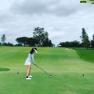 Park Chan-ho Instagram - Hey guys do you have fun?  딸들 시합 따라다니는 재미는 좋은 샷들이 더욱 즐겁게 한다.  파세이브하면 나이스…버디하면 오예…. 보기하면 아이구….더블보기하면 오마이갓…. 아버지얼굴 망가지진다.  홈런한방 맞은느낌이 되살아난다.  그래도 마지막홀에서 버디로 승리하는 딸들이 모든걸 잊게하고 자랑스럽게 한다. 자식키우는마음에는 기대심도 많지만 함께 하는 시간속에서 얻는 기쁨 보람 배움들이 더욱 많다.  각자의 경쟁속에서 성장하는아이들.  결국 자신을 통제하는 힘이 목표를 향한 결실을 만든다.  아이들을 보며 옛생각을 하며 새롭게 아이들에게 배운다.  사랑해우리딸…..
#딸바보아빠 #골프가족 #골프시합#자매팀플레이 #golfswing #parksgolf #juniorgolf