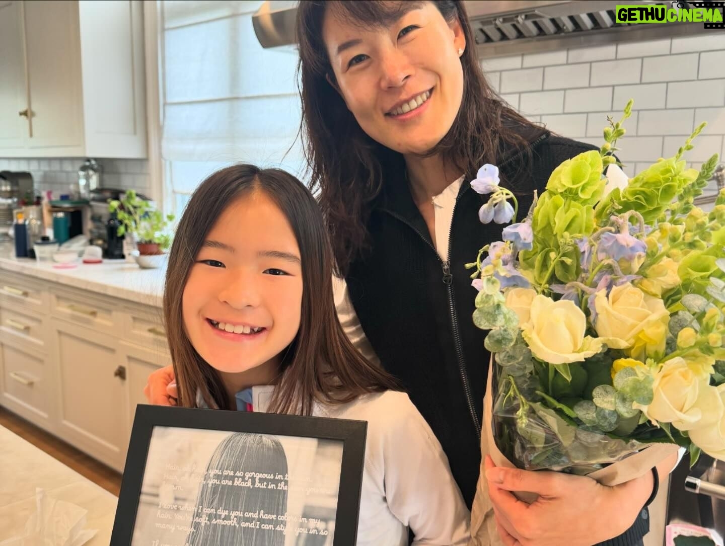 Park Chan-ho - 4.5K Likes - 역시딸? 딸이좋아~~~~. Mother’s Day 아이들은 어머니에게 즐겁고 의미깊은 하루를 만들어 주었습니다. 딸들 마음속에는 사랑하는 어머니가 가득합니다. 벌써 다 커버린 아이들 마음안에 아버지도 있었으면 좋겠다. ㅠㅠ. #해피마더스데이❤️