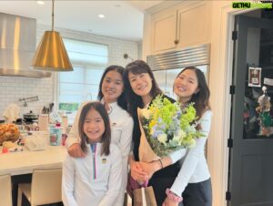 Park Chan-ho Instagram - 역시딸? 딸이좋아~~~~. Mother’s Day 아이들은 어머니에게 즐겁고 의미깊은 하루를 만들어 주었습니다. 딸들 마음속에는 사랑하는 어머니가 가득합니다.  벌써 다 커버린 아이들 마음안에 아버지도 있었으면 좋겠다. ㅠㅠ.  #해피마더스데이❤️