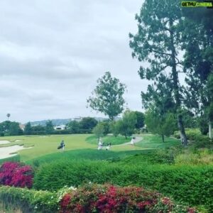 Park Chan-ho Instagram - Hey guys do you have fun?  딸들 시합 따라다니는 재미는 좋은 샷들이 더욱 즐겁게 한다.  파세이브하면 나이스…버디하면 오예…. 보기하면 아이구….더블보기하면 오마이갓…. 아버지얼굴 망가지진다.  홈런한방 맞은느낌이 되살아난다.  그래도 마지막홀에서 버디로 승리하는 딸들이 모든걸 잊게하고 자랑스럽게 한다. 자식키우는마음에는 기대심도 많지만 함께 하는 시간속에서 얻는 기쁨 보람 배움들이 더욱 많다.  각자의 경쟁속에서 성장하는아이들.  결국 자신을 통제하는 힘이 목표를 향한 결실을 만든다.  아이들을 보며 옛생각을 하며 새롭게 아이들에게 배운다.  사랑해우리딸…..
#딸바보아빠 #골프가족 #골프시합#자매팀플레이 #golfswing #parksgolf #juniorgolf