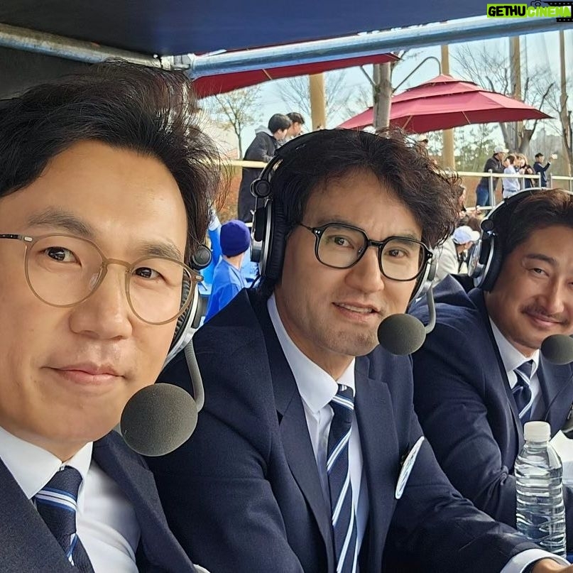 Park Chan-ho - 7.7K Likes - 어린꿈나무들의 명승부에 용호쌍박 제갈광용팀이 해설을 하였습니다. 처음으로 정규방송에서 유소년 야구경기를 방송했습니다. 오늘경기 해설속에서 우리는 한국야구의 밝은 미래를 짐작할수있었습니다. 꿈꾸는 아이들의 추억속에서는 분명 미래의 훌륭함을 그렸을겁니다. 꿈꾸는 소년들의 도전에 화이팅을 보냅니다. 멀리 공주까지 와서 아이들에게 큰 선물을주고 꿈을 키어준 박용택위원,이광용캐스터 그리고 KBS스포츠팀 에게 감사합니다. 우리는 WBC대회에서 우리가 했던 말의 책임을 하나씩하나씩 함께 실천합니다. 고마운사람들…