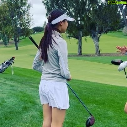 Park Chan-ho - 4.5K Likes - Hey guys do you have fun? 딸들 시합 따라다니는 재미는 좋은 샷들이 더욱 즐겁게 한다. 파세이브하면 나이스…버디하면 오예…. 보기하면 아이구….더블보기하면 오마이갓…. 아버지얼굴 망가지진다. 홈런한방 맞은느낌이 되살아난다. 그래도 마지막홀에서 버디로 승리하는 딸들이 모든걸 잊게하고 자랑스럽게 한다. 자식키우는마음에는 기대심도 많지만 함께 하는 시간속에서 얻는 기쁨 보람 배움들이 더욱 많다. 각자의 경쟁속에서 성장하는아이들. 결국 자신을 통제하는 힘이 목표를 향한 결실을 만든다. 아이들을 보며 옛생각을 하며 새롭게 아이들에게 배운다. 사랑해우리딸…..
#딸바보아빠 #골프가족 #골프시합#자매팀플레이 #golfswing #parksgolf #juniorgolf