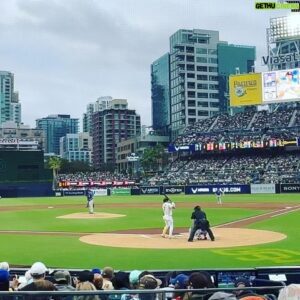 Park Chan-ho Instagram - 그라운드에서 활약하는 모습이 너무 멋지다.  어린팬들에게 기쁨주는 스타의 모습이 참 멋지다.  한국타자 우리타자 하썽킴의 2루타는 감동의 총알로 응원하는 우리들의 가슴에 지대로 박혀버린다.  인내할줄알고 참을줄알고 노력할줄알고 그리고 도전할줄아는 성장된 하썽킴을 본다.  유일하게 김하성만 타석에나오면 관중석에서는 함성의 메아리가 울려퍼진다.  하썽킴! 하썽킴!  하면서…아자아자 하썽킴 화이팅!!! 
  #김하성 #파드래스 #SanDiego  #padres #승리하는팀 #한국선수 #감동야구동영상 #수비천재 #팬서비스최고 #한국야구선수 #국가대표