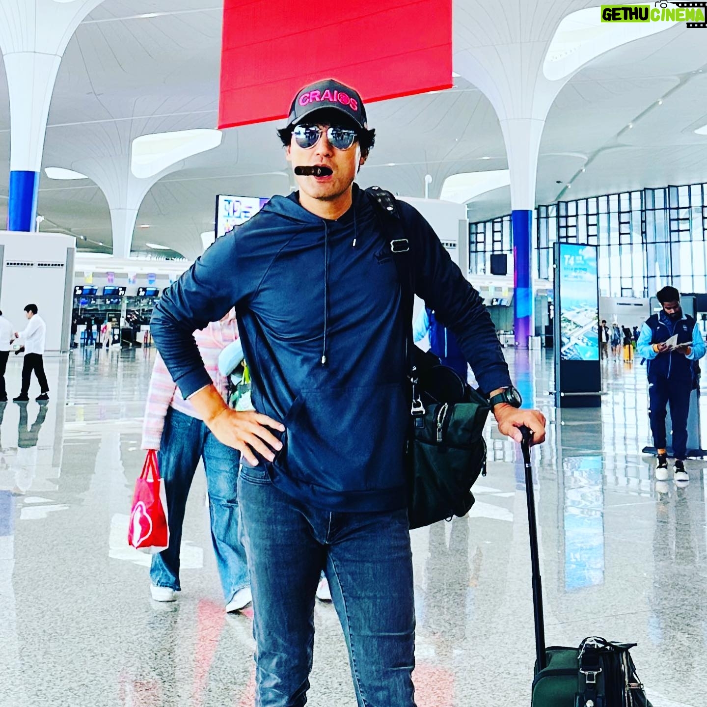 Park Chan-ho - 8.1K Likes - 목표를 세우고 최선을 다하고 임무를 마친자들…승리의 축배와 함께하는 기쁨은 그들만의 것이 아닌 우리 모두의 것이었다. 장하고 기특하고 고마웠던 순간들의 기쁨을 함께 했다. 집으로 돌아오는 그들의 마음속에는 더욱 성숙하고 감사함으로 새로운 미래를 위한 성장설계를 하길바란다. 금메달을 축하합니다 한국야구 화이팅 코리아!!
#승리한자들 #환호하는자들 #함께했던자들 #기뻐하는사람들 #한국야구 #발전하는시간 #화이팅하자.