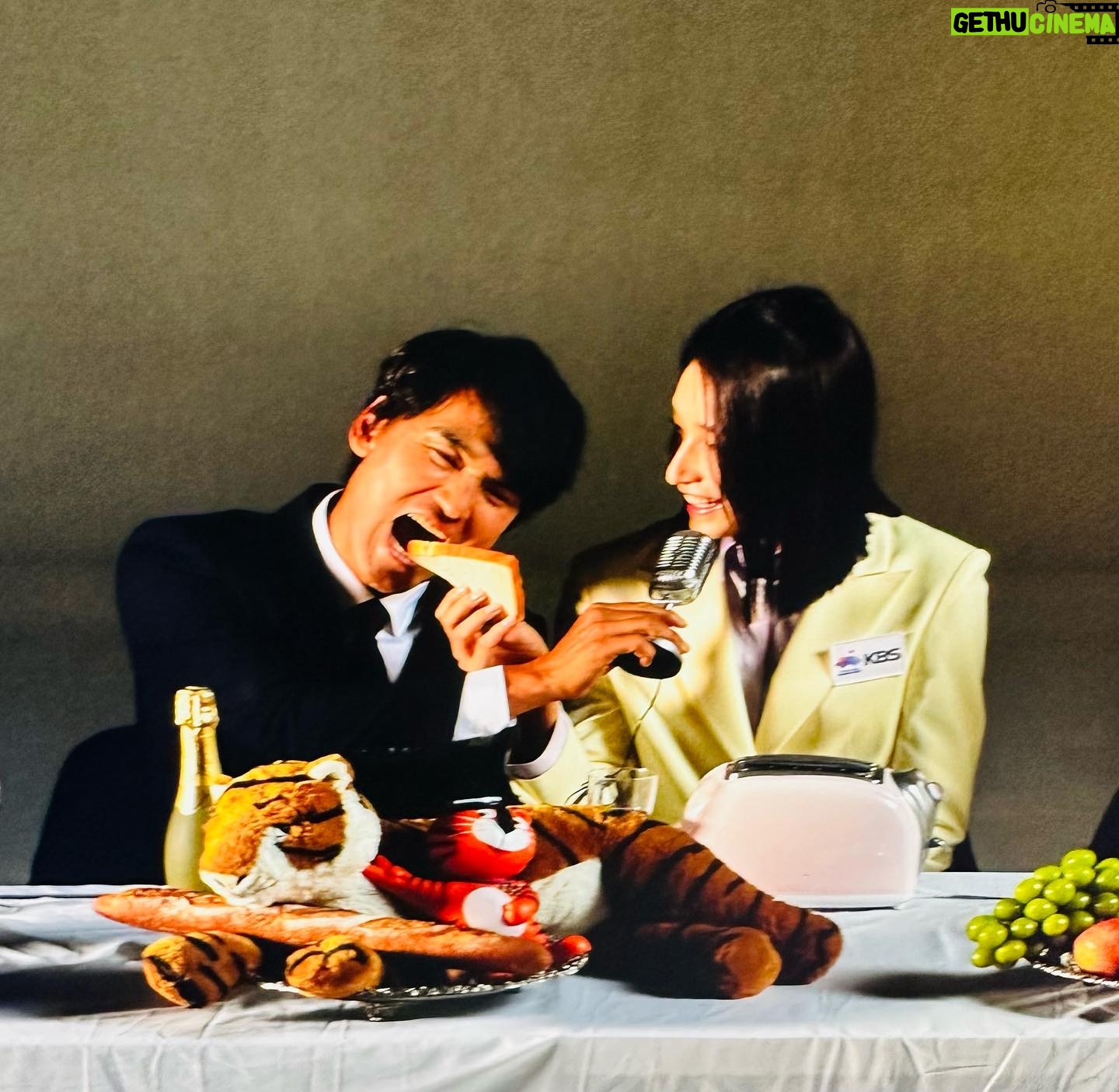 Park Chan-ho - 5.9K Likes - 오늘부터 마이크 잡는다. 식빵언니도 내게 식빵을 먹인다. 힘이나서 마이크 잡으면 대한국민들이 위험해진다는데…. 나는 항상 마이크만 잡으면 가해자가 될까 ㅠㅠ 그래도 한국야구 승리로 가자. 화이팅 코레아! 필승 코리아!