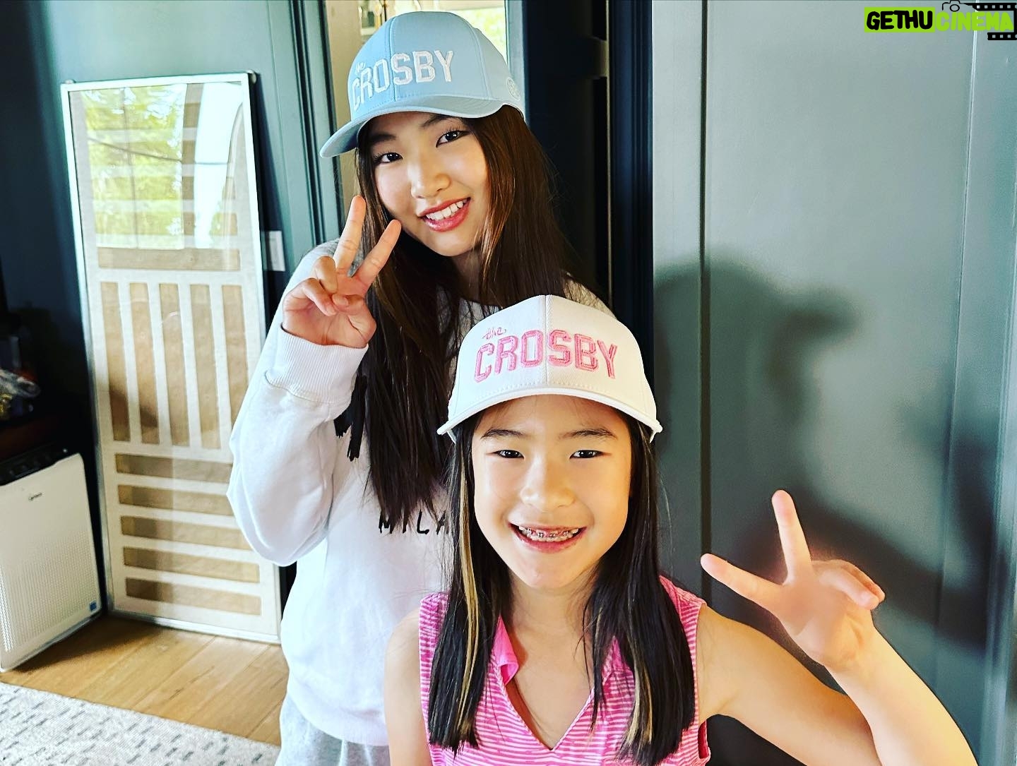 Park Chan-ho - 4.3K Likes - 아버지가 선물한 수많은 모자들중에 처음으로 맘에들어가하는 아이들…
크로스비가 한국에 어딘가에도 있던데….