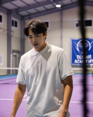 Park Eun-seok Instagram - 휴일엔 테니스
#테니스 #🎾