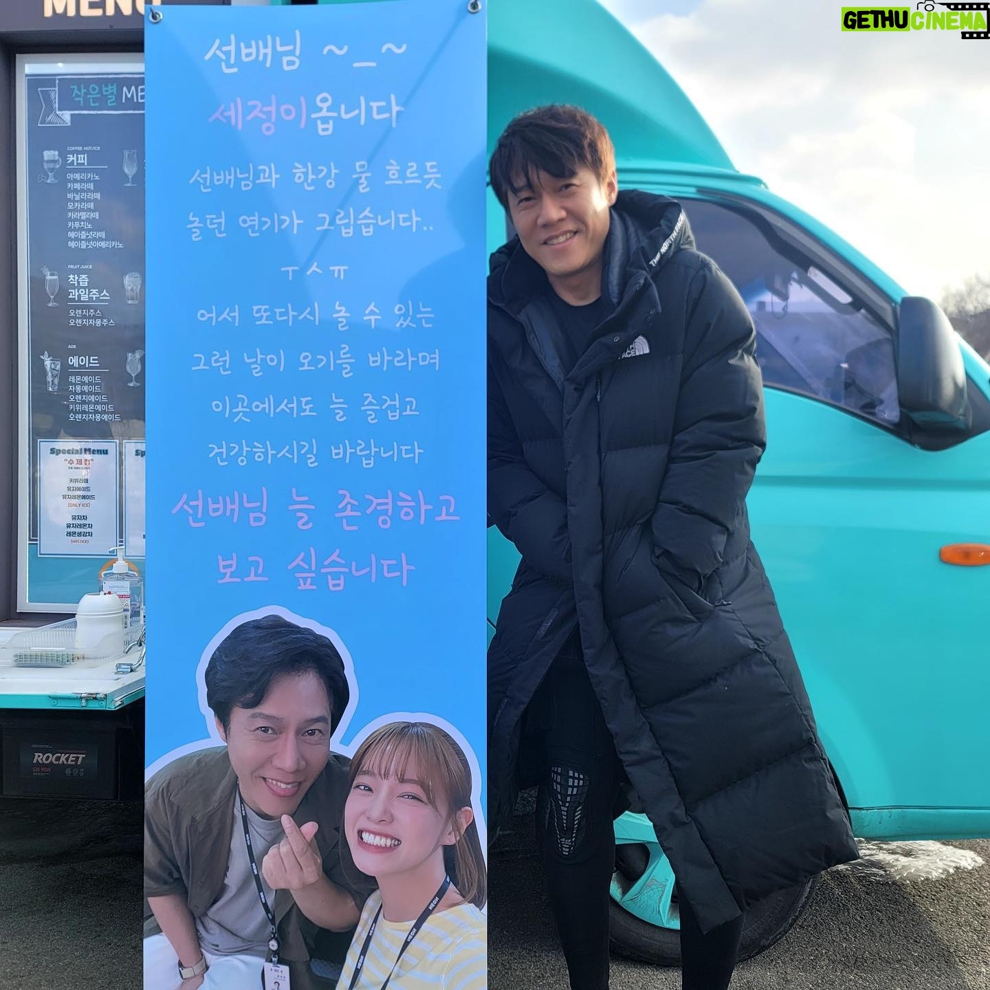 Park Ho-san - 5.1K Likes - 우리 #세정이 #김세정 이가요
이렇게 이뿐짓만 골라서 해요 ㅠㅠ
너무 고맙다 세정아
날추운날 따뜻하게들 촬영 할 수 있겠어
🥰👍♥️
#홧팅이절로 #오늘의웹툰 #편집부 #의리녀