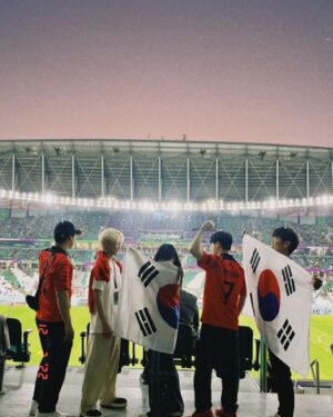 Park Ji-bin Instagram - 소중한 선물 감사합니다 🇰🇷

고생 많으셨습니다 👏👏👍

#qatar #월드컵 #대한민국