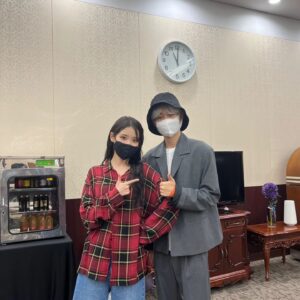 Park Ji-bin Instagram - 행복했던 어제 
멋있어 누나 고마워 🌹
