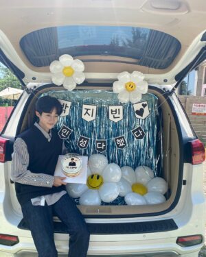 Park Ji-bin Instagram - #블라인드 끝! 고생하셨습니다아
축하해준 우리 팀장님과 커즈나인 고마워요