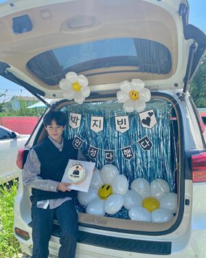Park Ji-bin Instagram - #블라인드 끝! 고생하셨습니다아
축하해준 우리 팀장님과 커즈나인 고마워요
