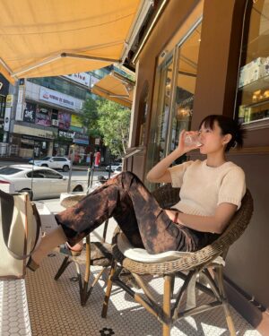 Park Joo-hee Instagram - 🌊 , ☕️