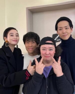 Park Jun-myun Instagram - 그저 사랑하는 마음뿐 …💞 혜수선배님! 감사합니다!!!! 오늘 공연한 동료들하고 사진 찍으것도 좀 올립니다!!! #레미제라블