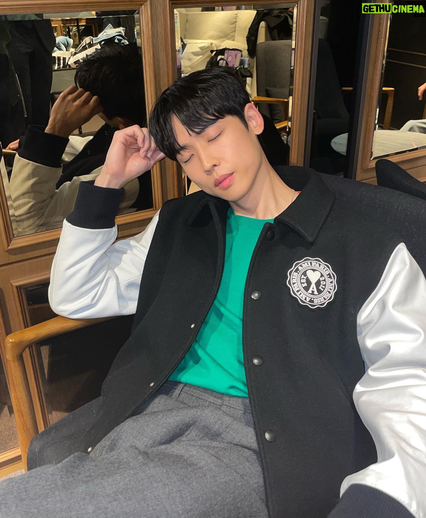 Park Jung-woo - 69.2K Likes - 20세기 소녀 공개! D-1!
2022.10.21 금요일 넷플릭스에서
#netflix #20세기소녀 #20thcenturygirl