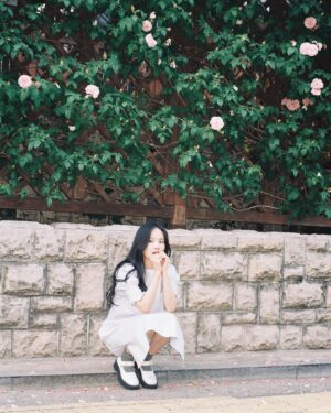 Park Jung-yeon Instagram - 🌹🤍
여름시작

@salt_ent