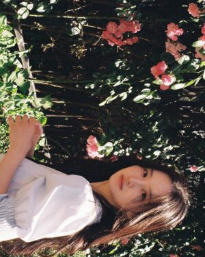 Park Jung-yeon Instagram - 🌹🤍
여름시작

@salt_ent