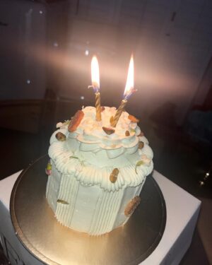 Park Jung-yeon Instagram - 생일 축하해주셔서 감사합니다!🎂🍬