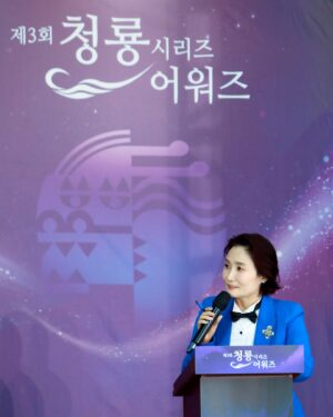 Park Kyeong-rim Instagram - #제3회청룡시리즈어워즈핸드프린팅 #BlueDragonSeriesAwards #송혜교 #SongHyekyo #수지 #BaeSuzy #하정우 #HaJungwoo #주현영 #JooHyunyoung #유재석 #YuJaeseok #임지연 #LimJiyeon #신예은 #ShinYeeun #박지훈 #ParkJihoon #김아영 #덱스
#박경림진행 #박경림사회 #진행 #사회 #mc #패셔니스타 #fashionista #박경림 #ParkKyeongrim #朴京林