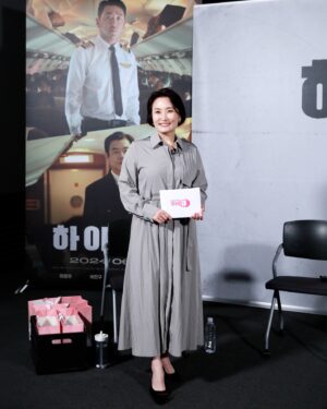 Park Kyeong-rim Instagram - #하이재킹 #Hijacking #6월21일개봉 #LGU  #무비큐 #지금만나러갑니다 #지만갑 #U 모바일tv #하정우 #HaJungwoo #YeoJingoo #성동일 #SungDongIl #채수빈 #ChaeSoobin #김성한감독 
#박경림진행 #박경림사회 #진행 #사회 #mc #패셔니스타 #fashionista #박경림 #ParkKyeongrim #朴京林
#키리에 @kyrie.official_