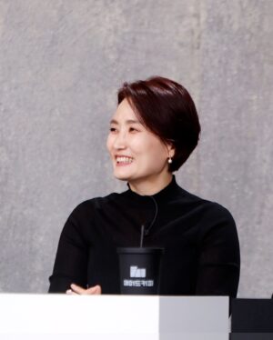 Park Kyeong-rim Instagram - #화100 #대국민미술작가오디션 #서바이벌 #오디션 #mbn #박기웅 #ParkKiwoong #심상용관장 #홍경한평론가 #김희영디렉터 #박경림진행 #박경림사회 #진행 #사회 #mc #패셔니스타 #fashionista #박경림 #ParkKyeongrim #朴京林
#타임 @time___official
