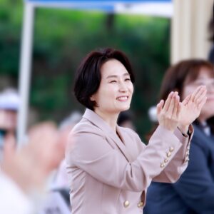 Park Kyeong-rim Instagram - #동명여고 #103주년개교기념 #자랑스런동명인 
#박경림진행 #박경림사회 #진행 #사회 #mc #패셔니스타 #fashionista #박경림 #ParkKyeongrim #朴京林
#타임 @time___official