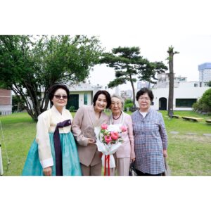 Park Kyeong-rim Instagram - #동명여고 #103주년개교기념 #자랑스런동명인 
#박경림진행 #박경림사회 #진행 #사회 #mc #패셔니스타 #fashionista #박경림 #ParkKyeongrim #朴京林
#타임 @time___official