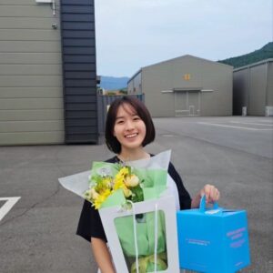 Park Seo-Kyung Instagram - #막촬
그동안 너무 좋으신 분들과 
행복하게 촬영할 수 있어서 감사했습니다.🧡🌸
다들 끝까지 화이팅하세요~!!
.
.
#끝날때마다느끼는#복잡미묘한감정들#시원섭섭
#우리드라마#대박기원🙏