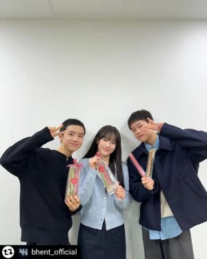 Park Seo-Kyung Instagram - #리그램 - @bhent_official by @get_regrammer
.
<폭염주의보> 기자간담회에서 만난 박서경 배우🥰

2002년 뜨거웠던 월드컵 기간만큼 뜨거운 사춘기를 맞은 열네 살의 아이들의 이야기를 담은 <폭염주의보> 🔥💦

사춘기를 제대로 맞이한 여름이를 연기한 새싹 서경 배우는 내일 밤 KBS 2TV에서 만나요🫶

#박서경 #ParkSeoKyung 
#KBS드라마스페셜 #폭염주의보 #한여름
#BHEntertainment