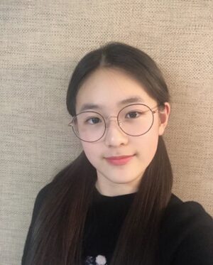 Park Seo-Kyung Instagram - .
양갈래 안경= 똘똘이 스머프 or 똑똑박사 에디 or 성시경? 
뭐 대충 그런 컨셉~👩‍🏫

.
.
#시력은좋아요
#그저안경이쓰고싶었대요
#다들한번씩그런적있잖아요ㅋㅋ
