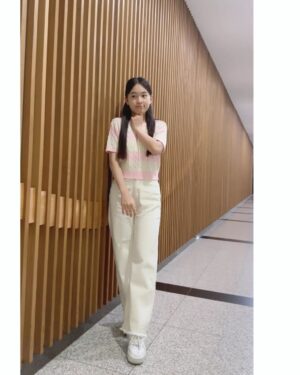 Park Seo-Kyung Instagram - 사진 촬영을 허해주는 몇 안되는  귀한 날
맘 변하기 전에 후다닥 📷🌟
.
.
#15살#박서경