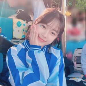 Park Seo-Kyung Instagram - 체육대회의 꽃은 반티👕
.
.
#15살의#학교생활 #체육대회🏆🏃‍♀️ 
#병아리머리핀🐥 #포카리스웨트반티