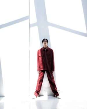 Park Sung-hoon Instagram - HONESTY, CONCENTRATION  #협찬

박성훈 @boxabum
In @gucci @sabatods
With @dazedkorea

흔들리지 않는 진심. 박성훈과 사바토의 구찌가 빚어낸 단단한 세계.

Unwavering sincerity. A strong world envisioned by Park Sung hoon and Sabato‘s Gucci. 

Text 티싱(Tiscing, 한지용) 
Fashion Kim Kiman
Photography Kim Yeongjun 
Art 세라 (Sarah, 최연경)
Hair Park Mihyoung at Glosss
Makeup Park Yungi at Glosss
Assistant 벤(Ben, 김진우)

#Gucci #구찌 #sabatodesarno #사바토데사르노

더 많은 콘텐츠는 <데이즈드> 7월호와 디지털에서 확인하세요.
Check out more of our contents in <DAZED> KOREA July print issue and Digital.