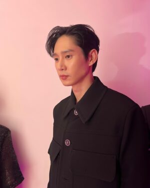 Park Sung-hoon Instagram - 💋💄 ~5/1 성수동 엠프티 

#입생로랑뷰티 #러브샤인팩토리 #러브샤인캔디글로우

@yslbeauty