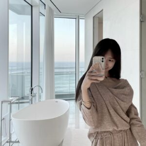 Park Ye-ni Instagram - :
🐚🧘🏻☕️🍽️⛸️☁️🎶