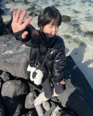 Park Ye-rin Instagram - 💙🖤💙🖤
#jeju