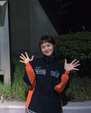 Park Ye-yeong Instagram - 여러분 진챠 느어어엉어무 부끄러운데요
이렇게나 멋진 분들과 함께해서 자랑하지 않을 수가 없습니당 많은 것이 처음인 저에게 넘치는 훈훈함을 선물해준 소중한 영화예요 제가 정말 복이 많네요..어제 개봉했습니다..아시겠어요?!!! 으악
사랑해요 #뺑반