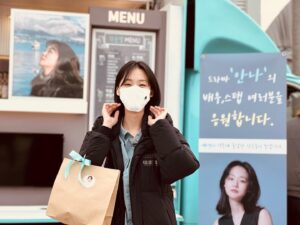 Park Ye-yeong Instagram - @dirzoo 감독님이 찰칵📸
예영인 참 복도 많지..
너희와 함께라면 건국대 졸업영화 다시 찍을 수 있... 
없
있.. 있어!!!!